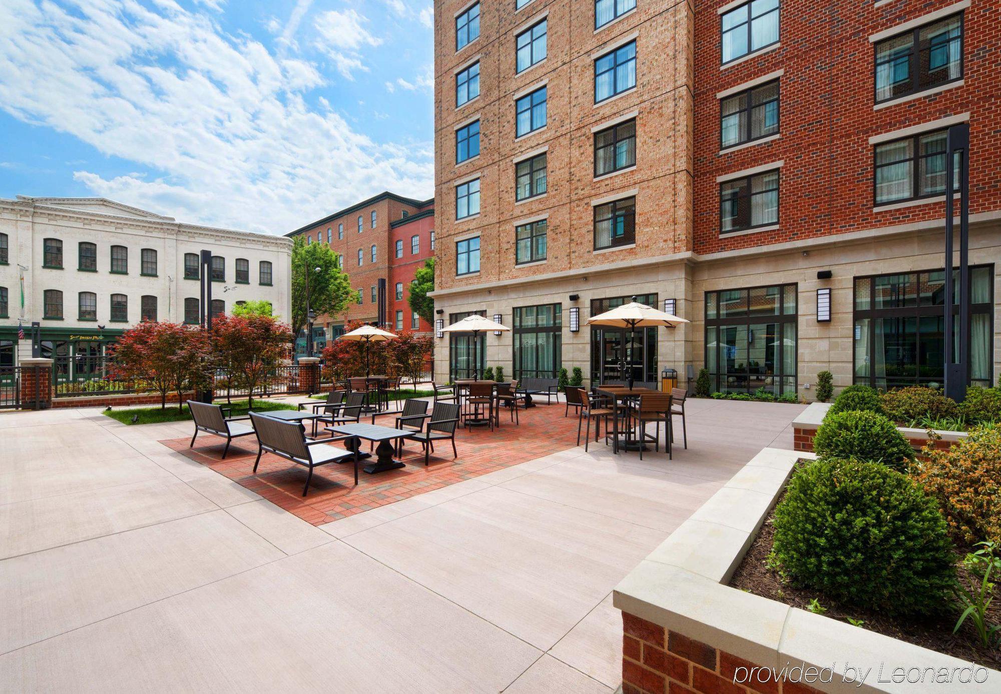 Courtyard By Marriott Richmond Downtown Hotel Exterior photo